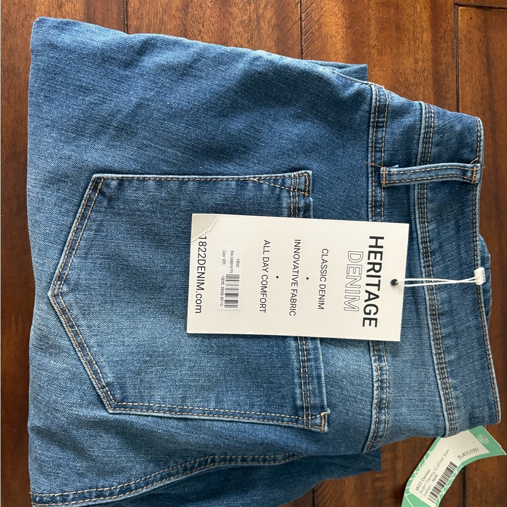 1822 Denim Blue Skinny Jeans with Subtle Fading